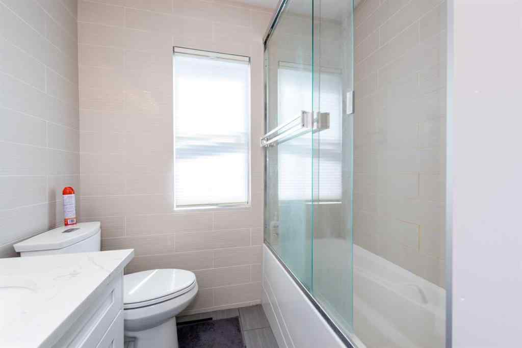 MLS® A2219820 - 219 15 Avenue NE in Crescent Heights Calgary, Residential