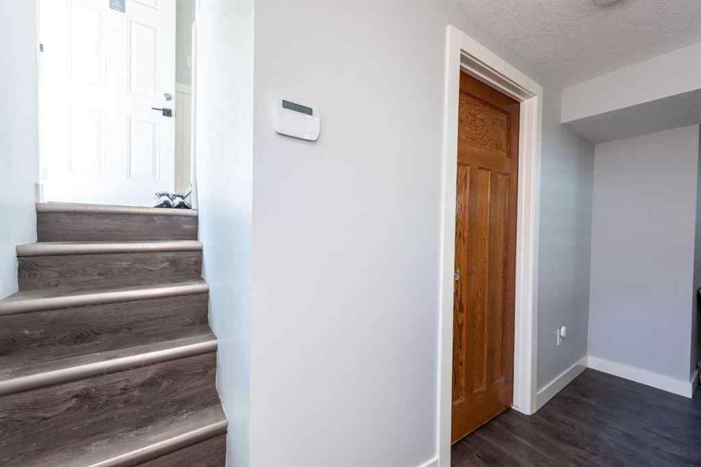 MLS® A2219820 - 219 15 Avenue NE in Crescent Heights Calgary, Residential