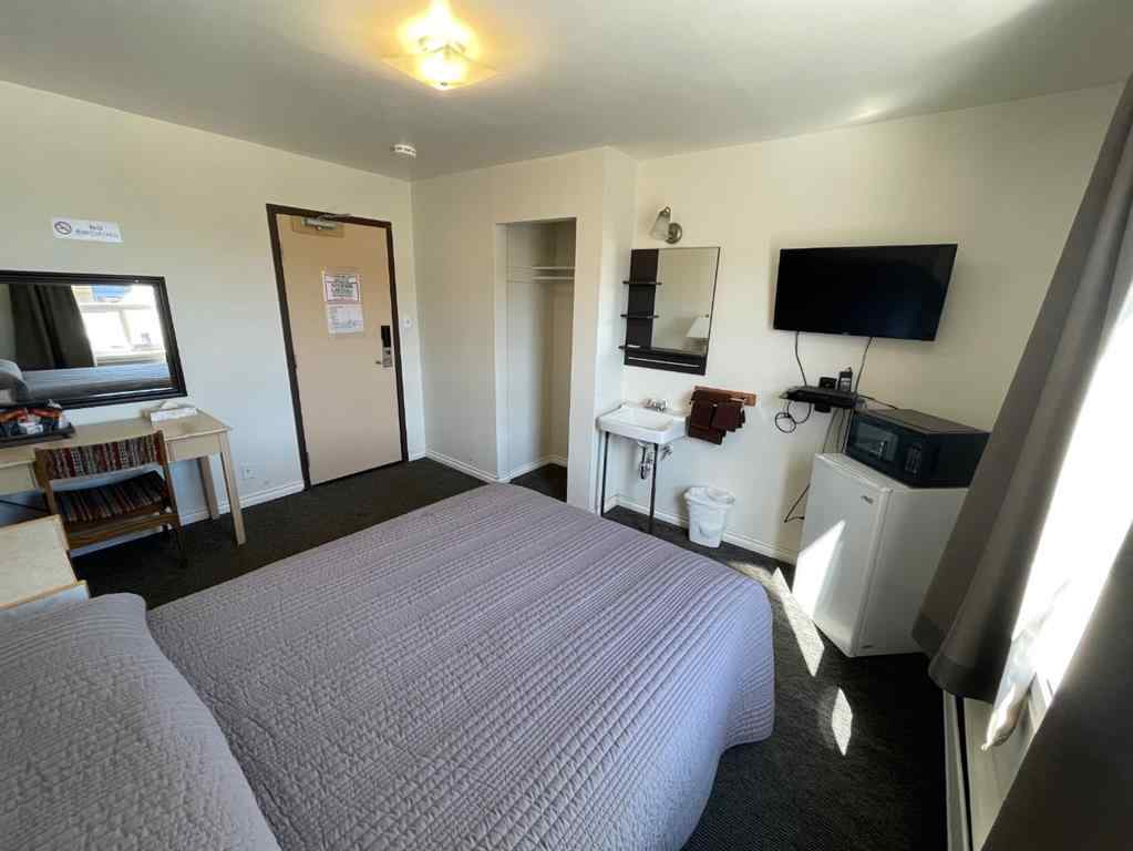 MLS® A2219825 - 114 Park Street  in Mountain View Hinton, Commercial