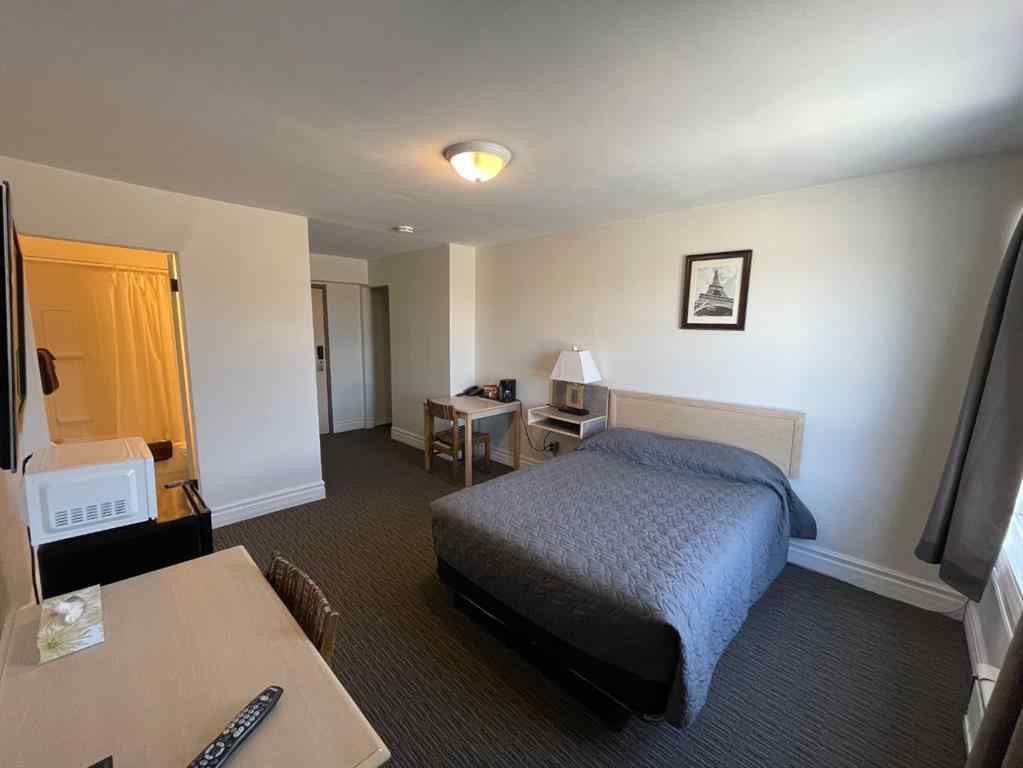 MLS® A2219825 - 114 Park Street  in Mountain View Hinton, Commercial