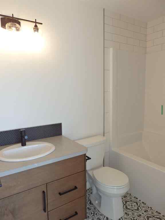 MLS® A2219838 - 40 Irvin Way  in Iron Gate Sylvan Lake, Residential