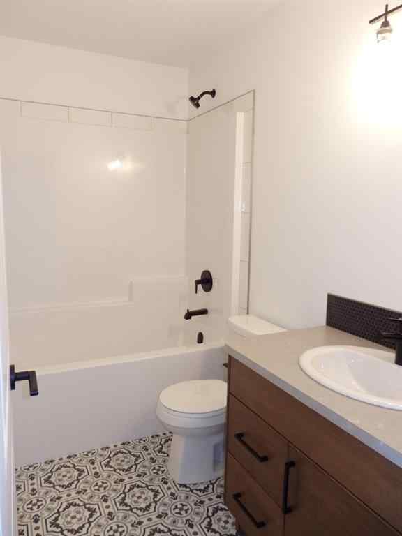 MLS® A2219838 - 40 Irvin Way  in Iron Gate Sylvan Lake, Residential