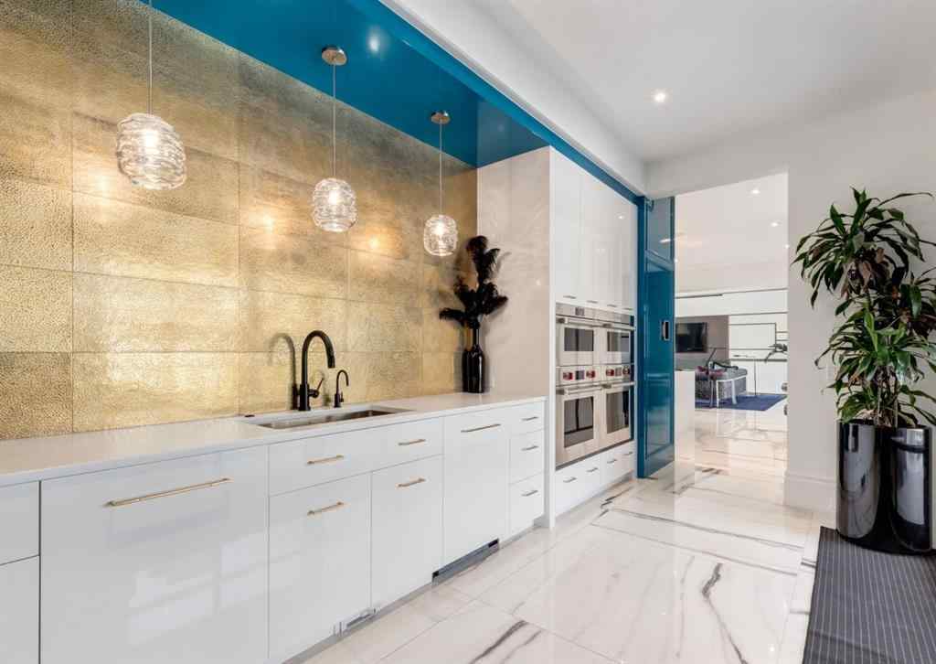 MLS® A2220099 - 732 Crescent Road NW in Rosedale Calgary, Residential