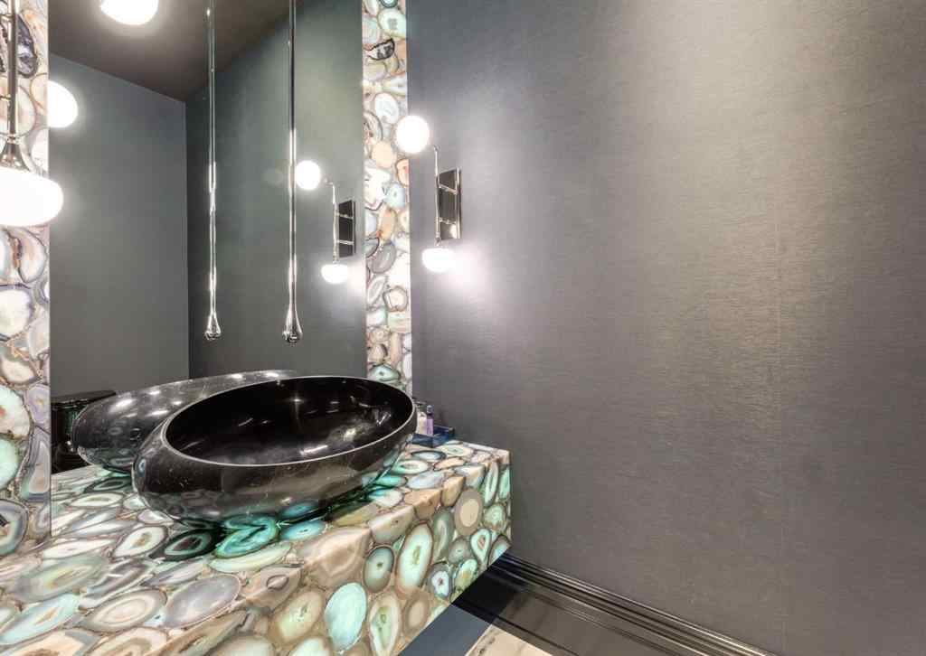 MLS® A2220099 - 732 Crescent Road NW in Rosedale Calgary, Residential
