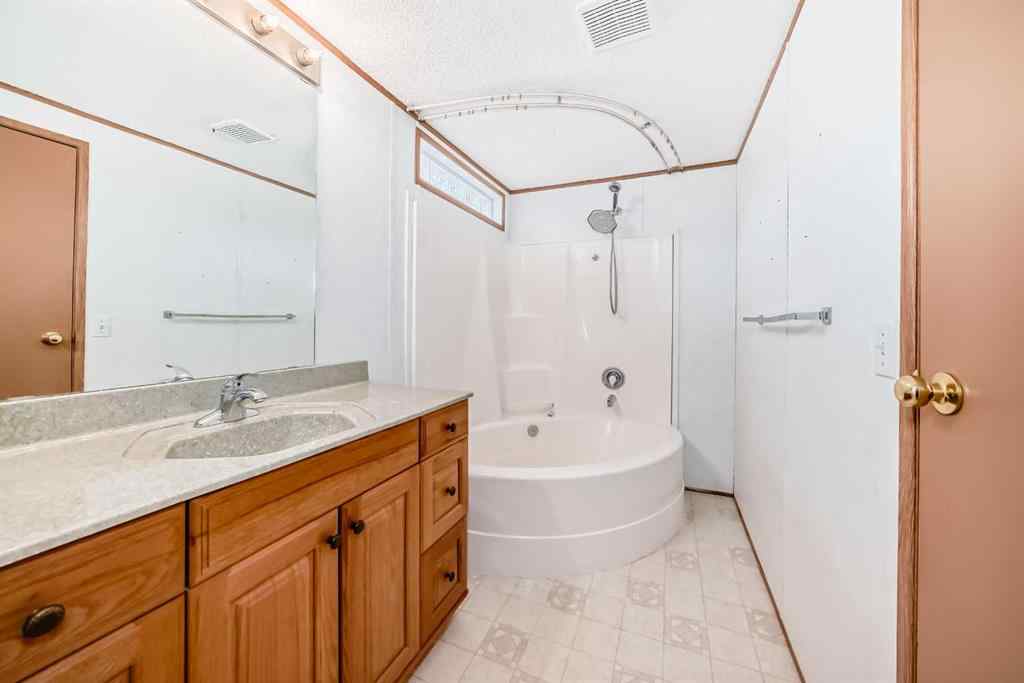 MLS® A2220146 - 4908 Dorchester Avenue  in Davenport Red Deer, Mobile