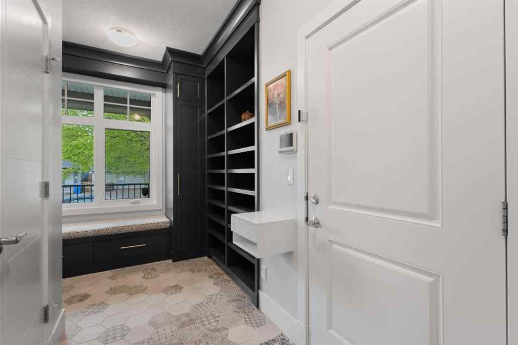 MLS® A2220176 - 512 Memorial Drive NW in Sunnyside Calgary, Residential