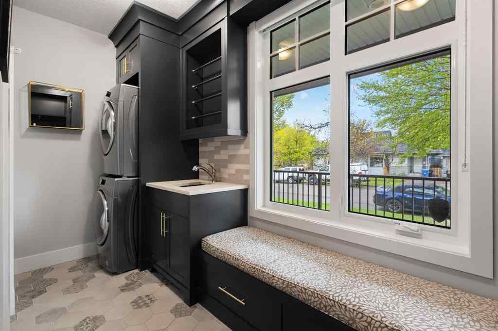 MLS® A2220176 - 512 Memorial Drive NW in Sunnyside Calgary, Residential