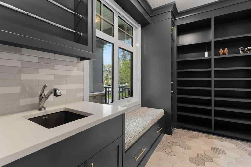 MLS® A2220176 - 512 Memorial Drive NW in Sunnyside Calgary, Residential