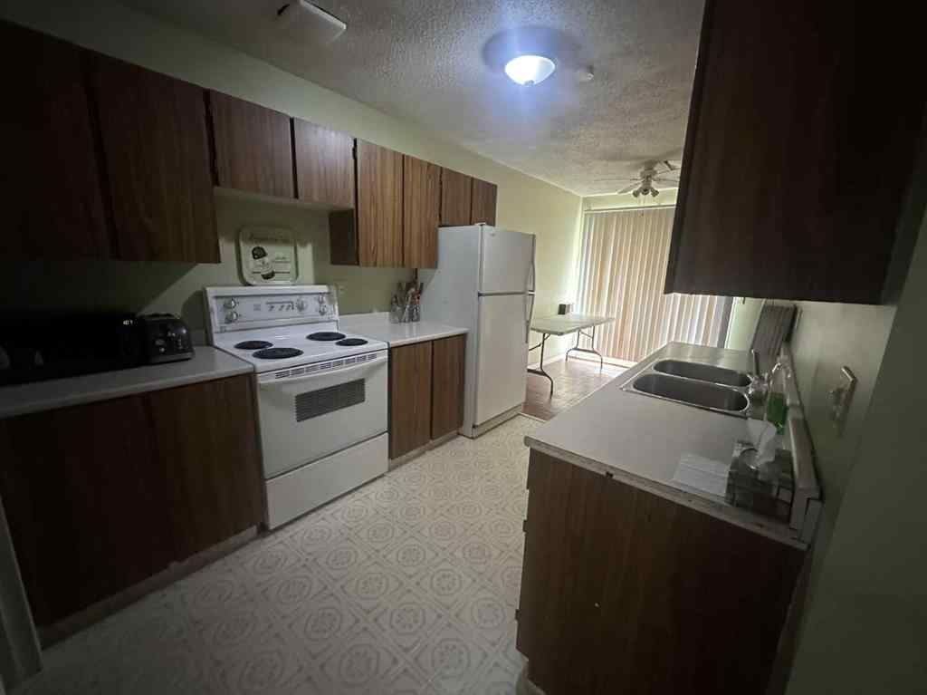 MLS® A2220252 - Unit #1-4 605 12 Avenue  in Hanna Hanna, Multi-Family