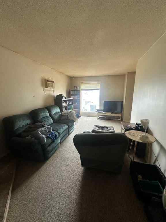 MLS® A2220252 - Unit #1-4 605 12 Avenue  in Hanna Hanna, Multi-Family