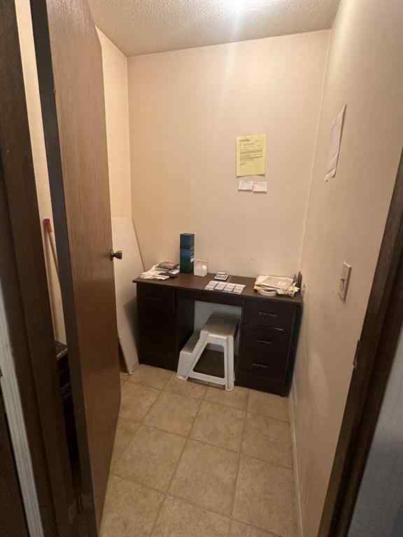 MLS® A2220252 - Unit #1-4 605 12 Avenue  in Hanna Hanna, Multi-Family