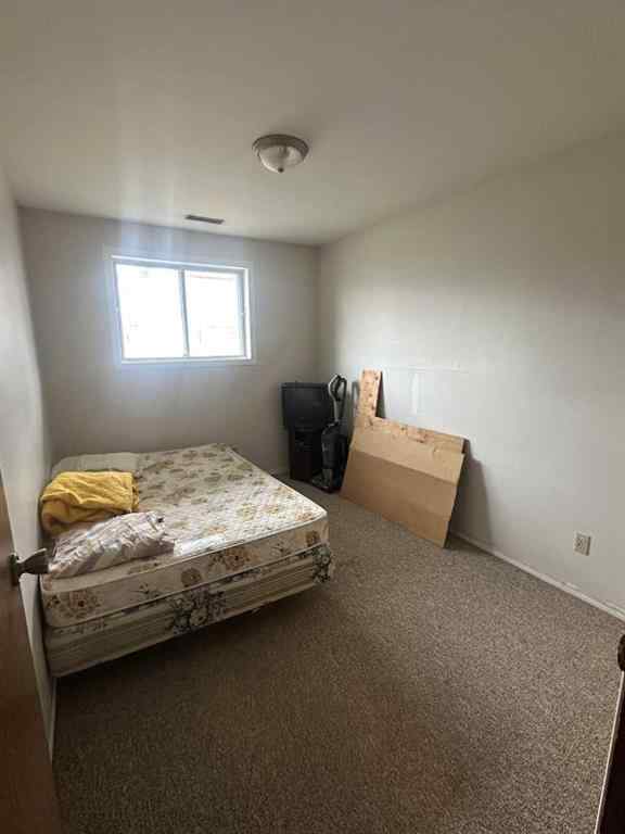 MLS® A2220252 - Unit #1-4 605 12 Avenue  in Hanna Hanna, Multi-Family