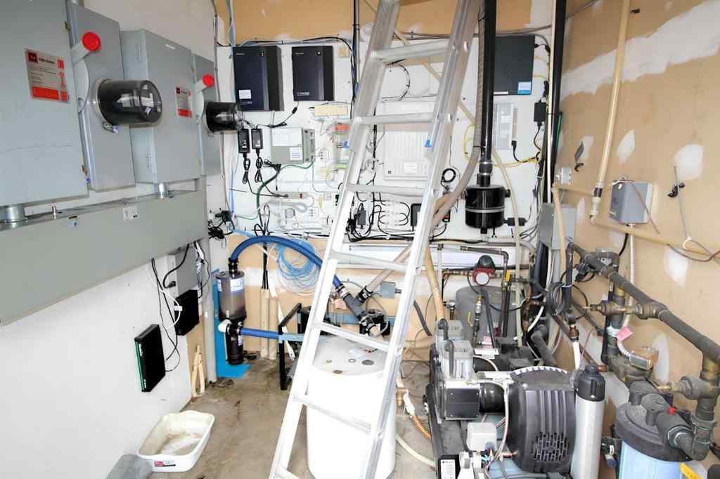 MLS® A2220265 - Unit #2 5021 Parkwood Road  in Highway Commercial Blackfalds, Commercial
