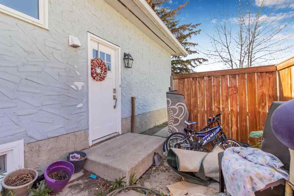 MLS® A2220335 - 183 Penbrooke Close SE in Penbrooke Meadows Calgary, Residential
