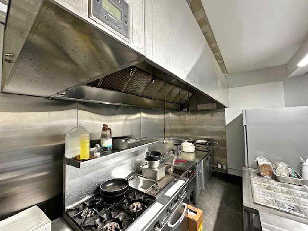 MLS® A2220435 - 340 50 Avenue SE in Manchester Industrial Calgary, Commercial