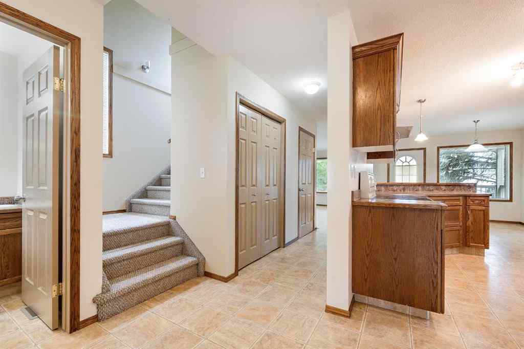 MLS® A2220532 - 5009 41 Street  in Cottage Area Sylvan Lake, Residential