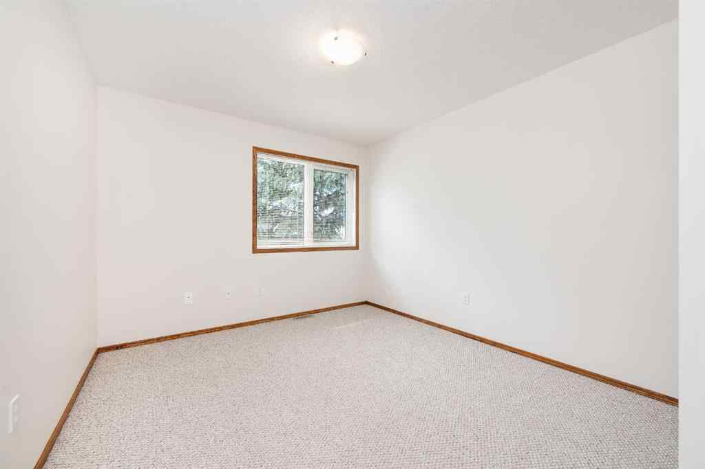 MLS® A2220532 - 5009 41 Street  in Cottage Area Sylvan Lake, Residential