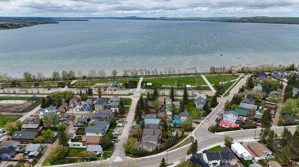 MLS® A2220532 - 5009 41 Street  in Cottage Area Sylvan Lake, Residential