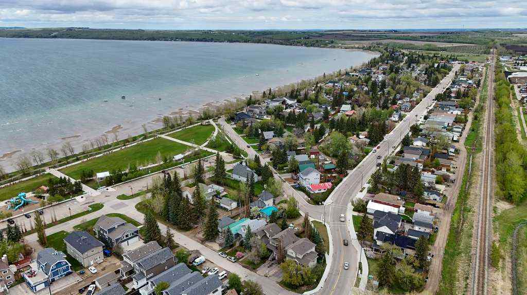 MLS® A2220532 - 5009 41 Street  in Cottage Area Sylvan Lake, Residential
