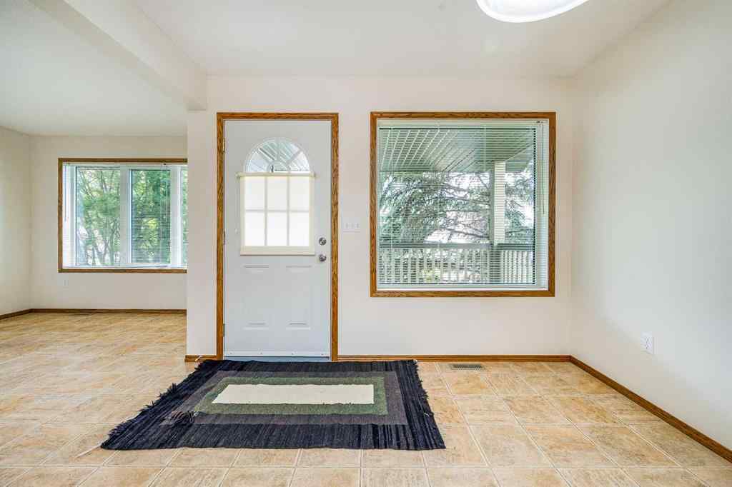 MLS® A2220532 - 5009 41 Street  in Cottage Area Sylvan Lake, Residential