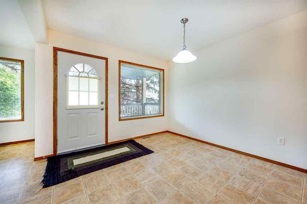 MLS® A2220532 - 5009 41 Street  in Cottage Area Sylvan Lake, Residential