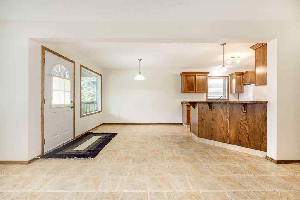 MLS® A2220532 - 5009 41 Street  in Cottage Area Sylvan Lake, Residential