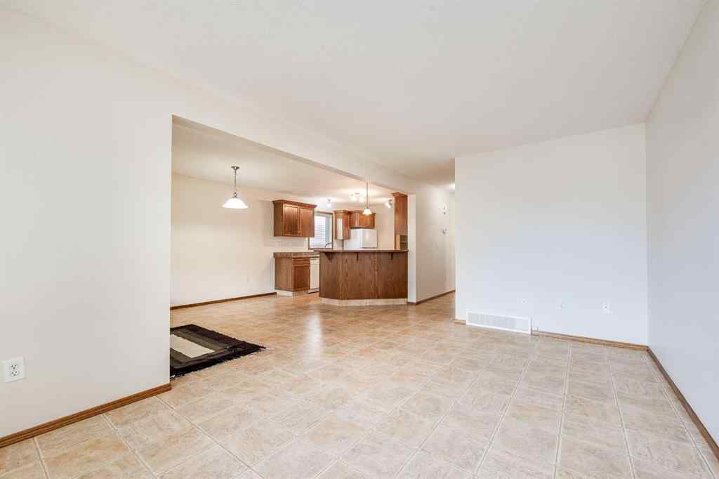 MLS® A2220532 - 5009 41 Street  in Cottage Area Sylvan Lake, Residential