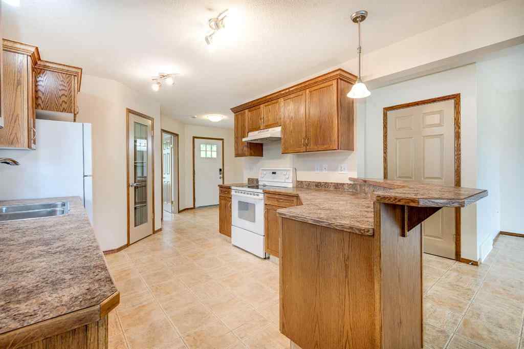 MLS® A2220532 - 5009 41 Street  in Cottage Area Sylvan Lake, Residential