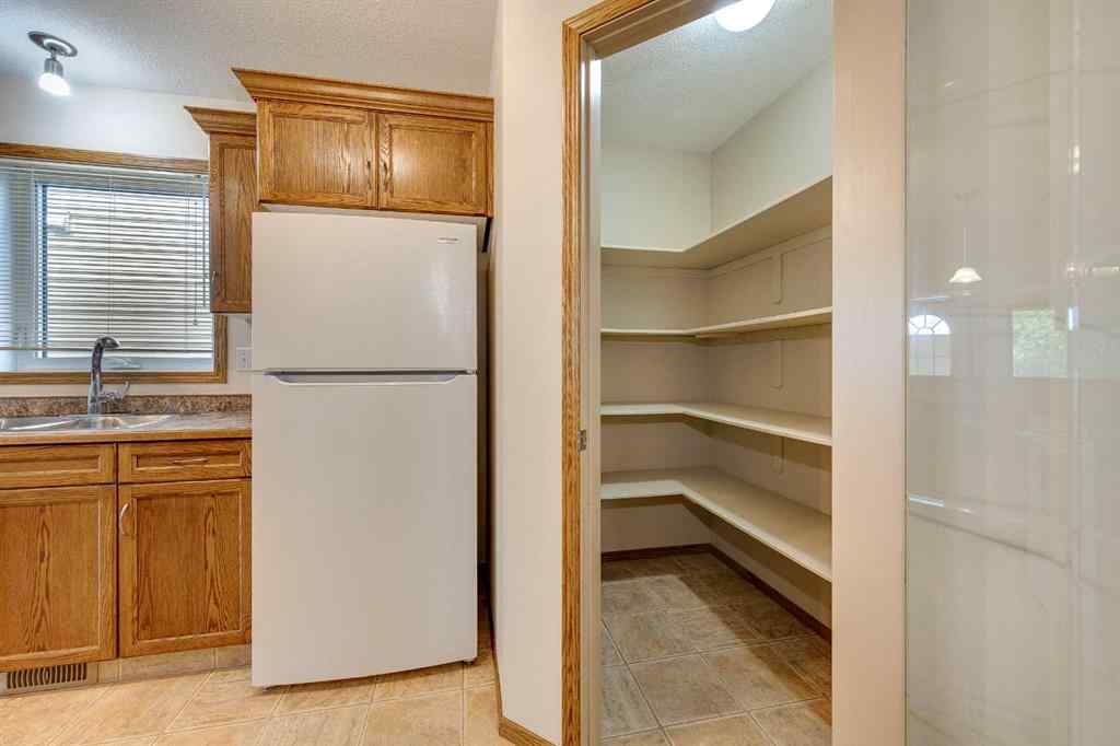 MLS® A2220532 - 5009 41 Street  in Cottage Area Sylvan Lake, Residential