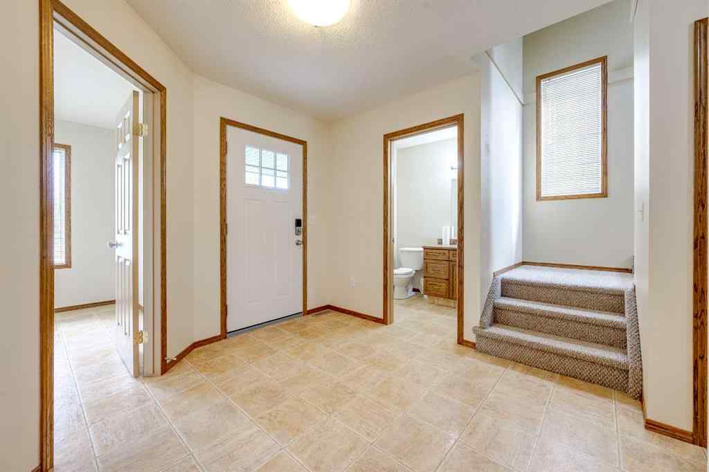 MLS® A2220532 - 5009 41 Street  in Cottage Area Sylvan Lake, Residential