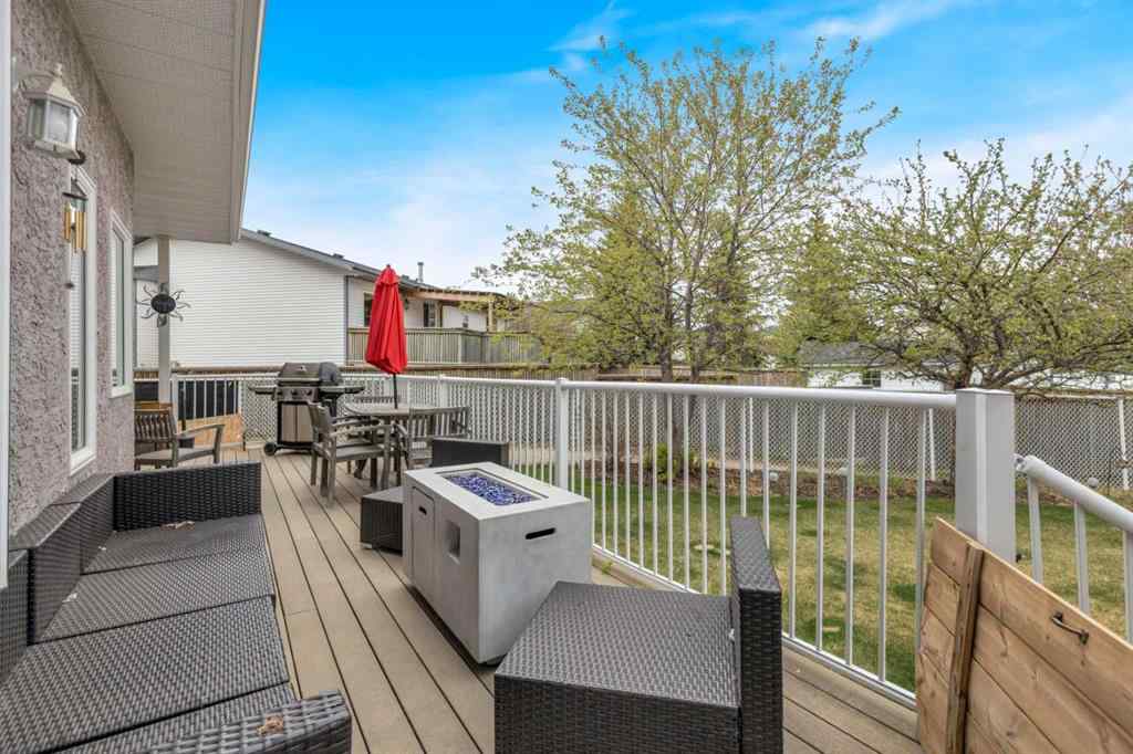 MLS® A2220577 - 10 Willow Springs Crescent   in Willow Springs Sylvan Lake, Residential
