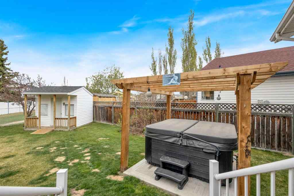 MLS® A2220577 - 10 Willow Springs Crescent   in Willow Springs Sylvan Lake, Residential