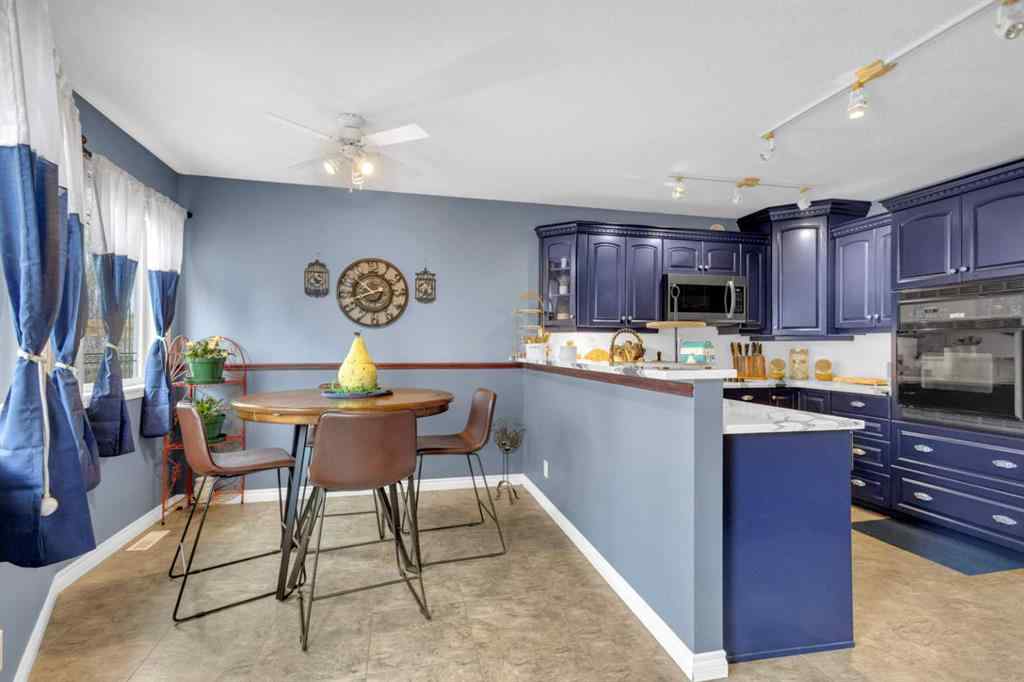 MLS® A2220577 - 10 Willow Springs Crescent   in Willow Springs Sylvan Lake, Residential