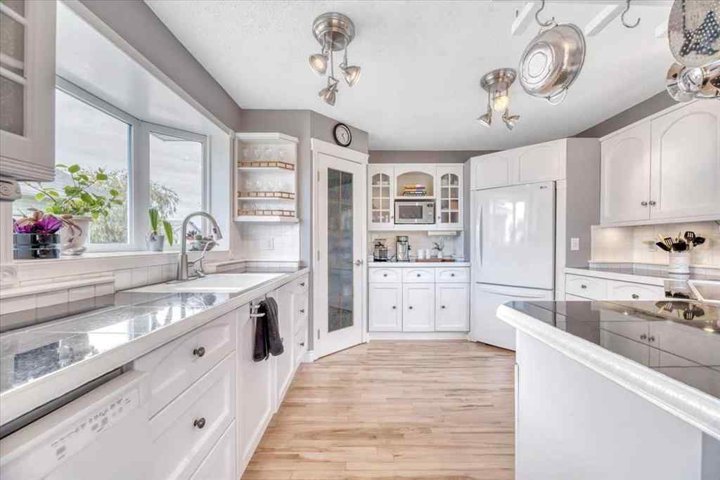 MLS® A2220653 - 27 Henderson Road  in NONE Langdon, Residential