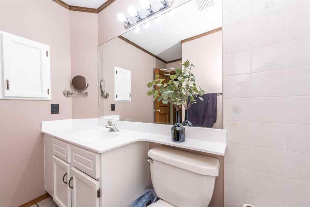 MLS® A2221047 - 251 Douglas Woods Drive SE in Douglasdale/Glen Calgary, Residential