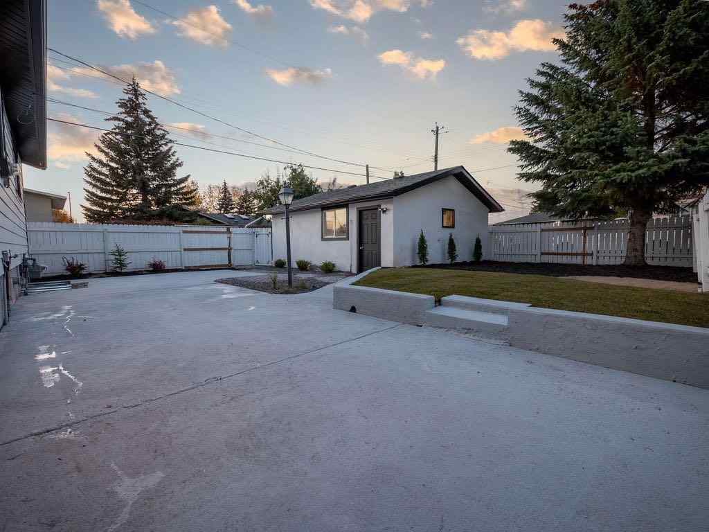 MLS® A2221064 - 1349 Lake Sylvan Drive SE in Bonavista Downs Calgary, Residential