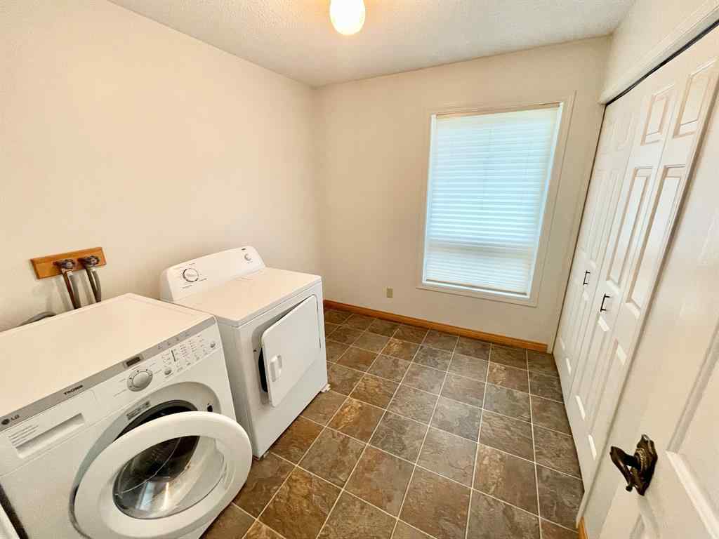 MLS® A2221121 - 107 FOREST HEIGHTS Drive  in Hillcrest Hinton, Residential
