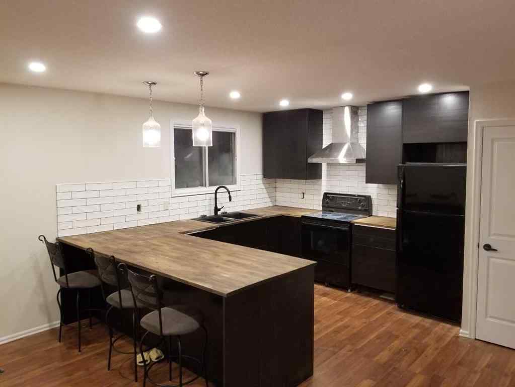 MLS® A2221256 - 7420 36 Avenue NW in Bowness Calgary, Residential