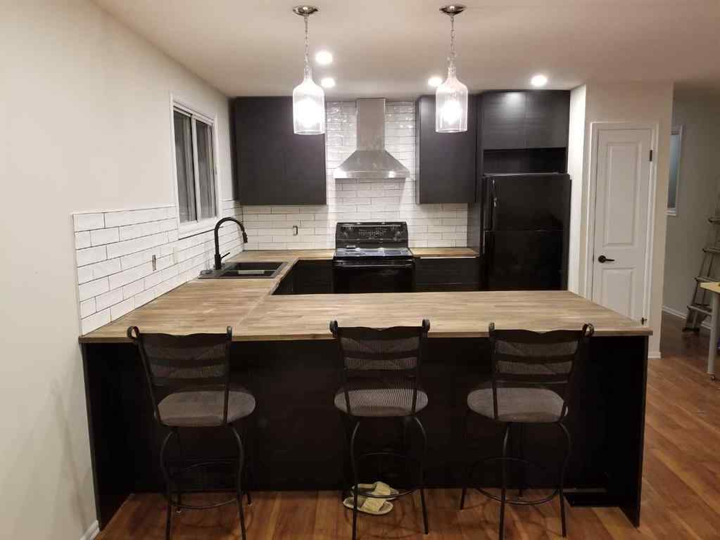 MLS® A2221256 - 7420 36 Avenue NW in Bowness Calgary, Residential