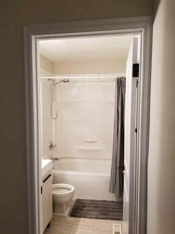 MLS® A2221256 - 7420 36 Avenue NW in Bowness Calgary, Residential
