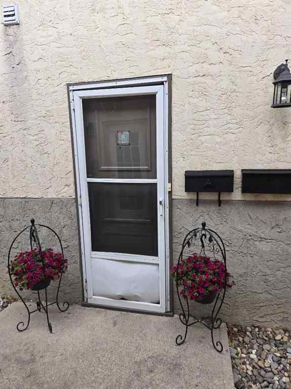 MLS® A2221256 - 7420 36 Avenue NW in Bowness Calgary, Residential