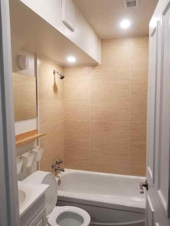 MLS® A2221256 - 7420 36 Avenue NW in Bowness Calgary, Residential