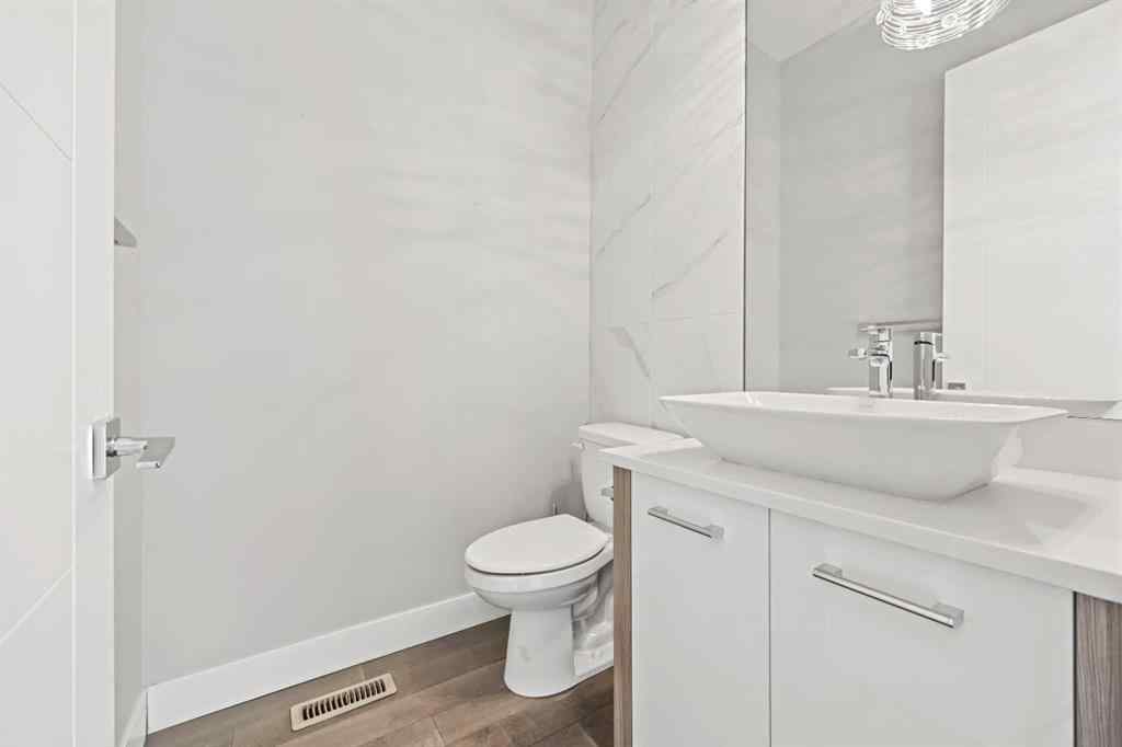 MLS® A2221284 - 1826 33 Avenue SW in South Calgary Calgary, Residential