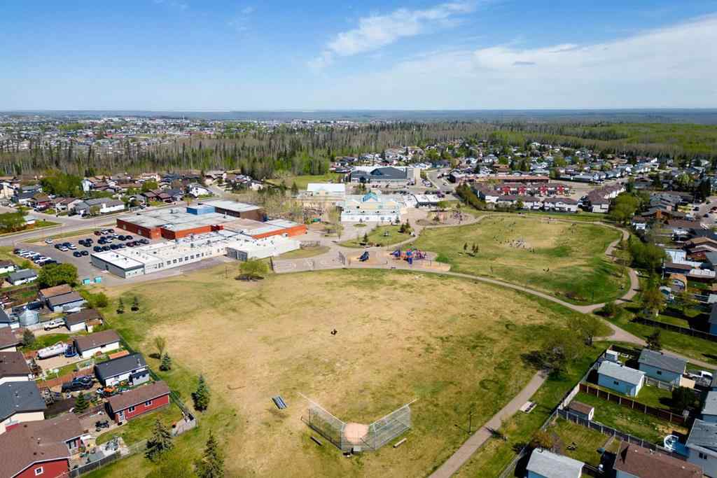 MLS® A2221559 - 173 Oaks Crescent  in Thickwood Fort McMurray, Residential