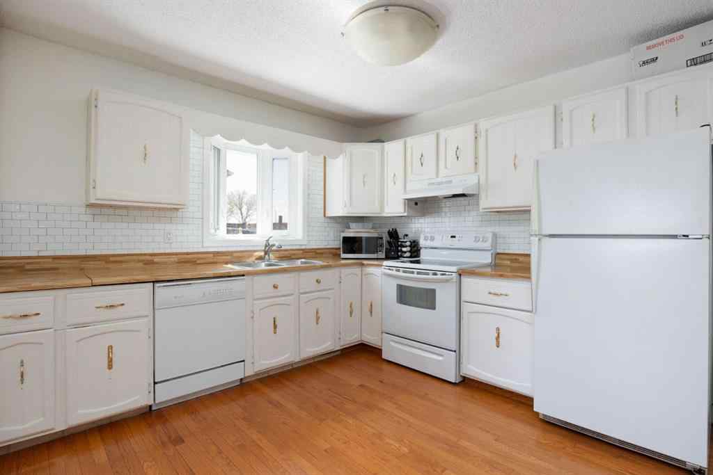 MLS® A2221559 - 173 Oaks Crescent  in Thickwood Fort McMurray, Residential