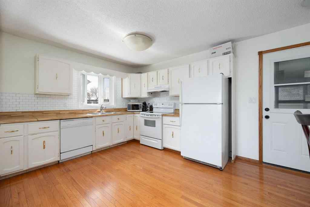 MLS® A2221559 - 173 Oaks Crescent  in Thickwood Fort McMurray, Residential