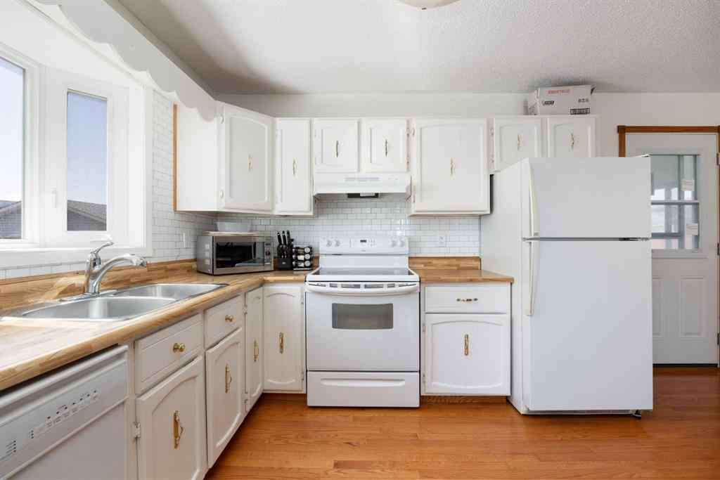 MLS® A2221559 - 173 Oaks Crescent  in Thickwood Fort McMurray, Residential