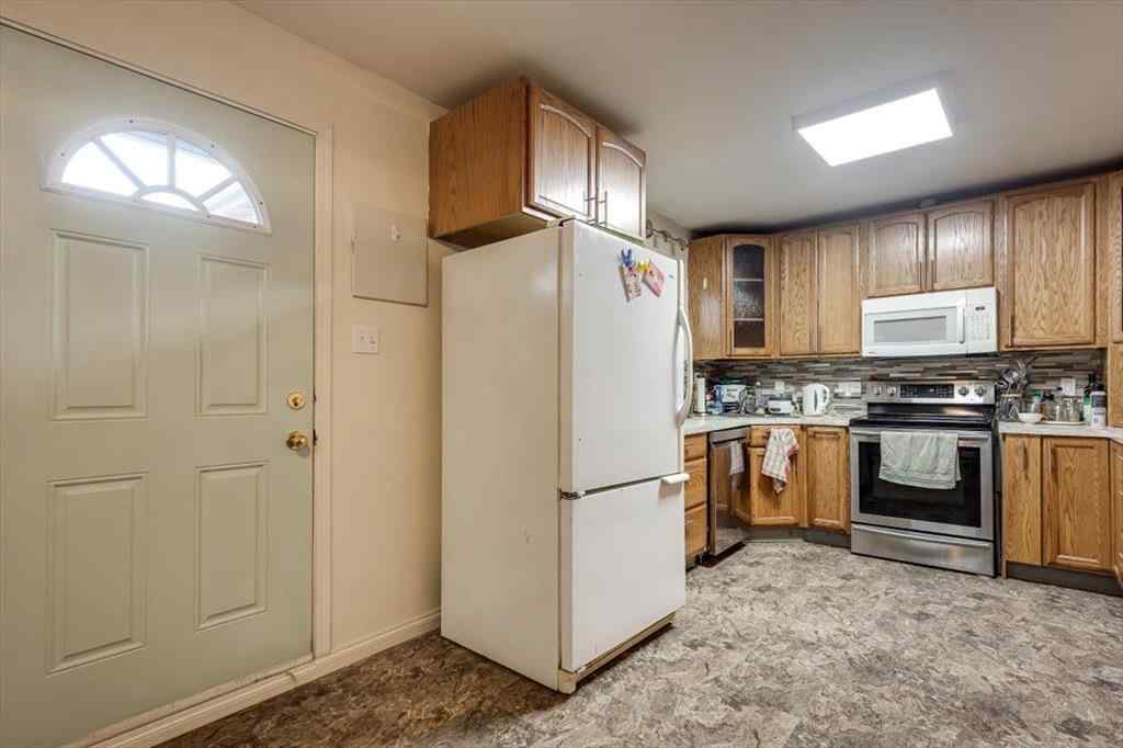 MLS® A2221701 - 5029 53 Street  in Rocky Mtn House Rocky Mountain House, Residential