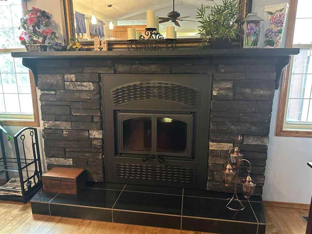 MLS® A2221814 - 3318 Township Road 400   in NONE Rural Lacombe County, Residential