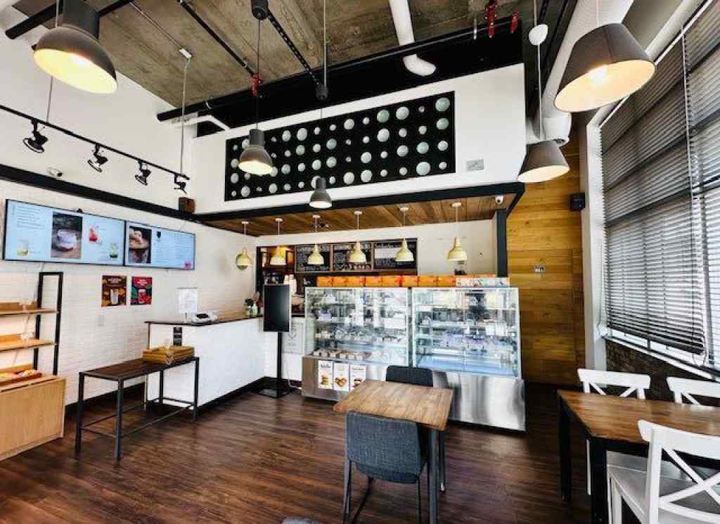 MLS® A2221816 - Unit #7 2008 34 Avenue SW in South Calgary Calgary, Commercial